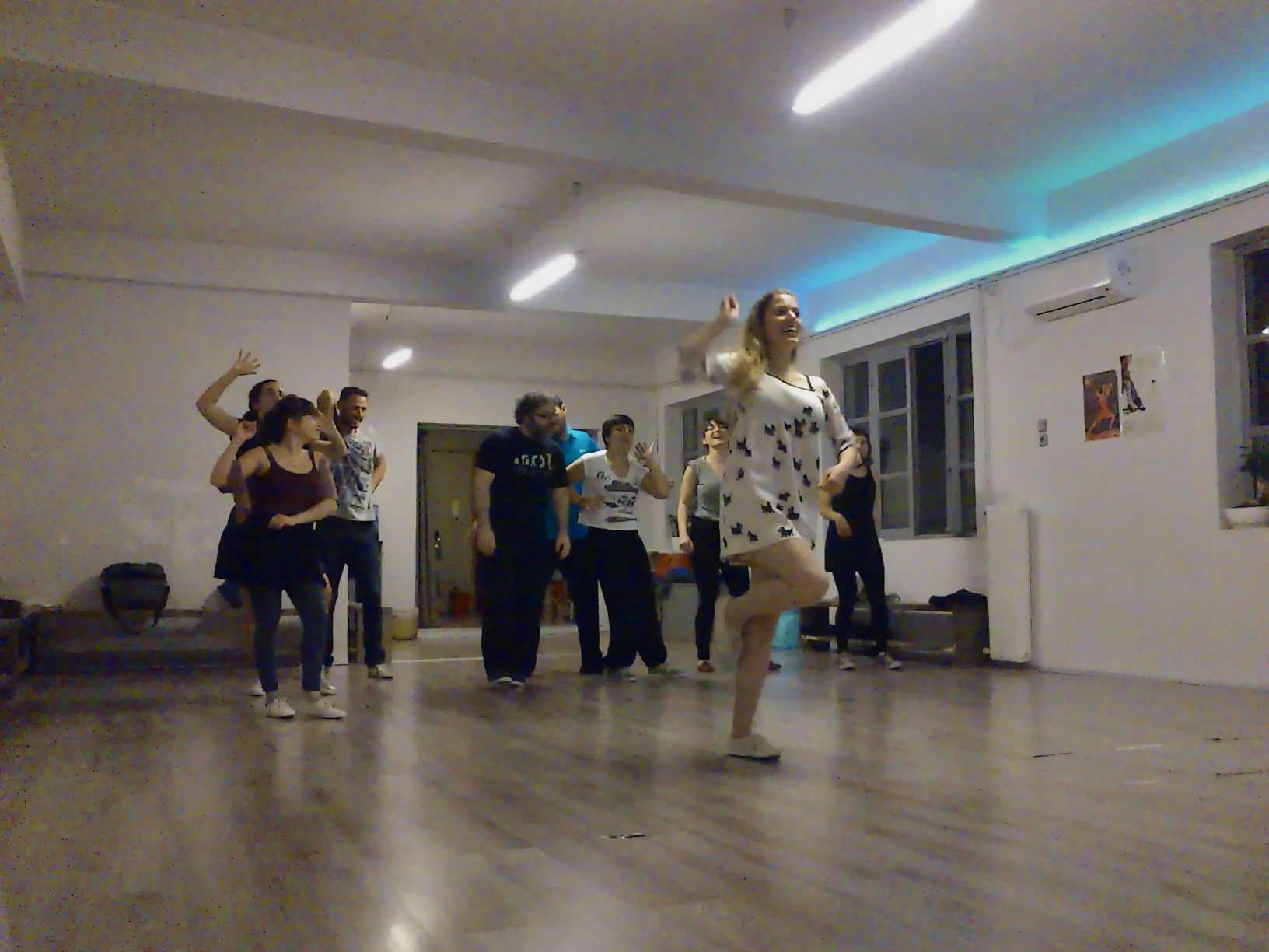 Η Ιρένε και μέλη της ομάδας Athens Authentic Jazz Dance σε ένα από τα τελευταία μαθήματα - πρόβες πριν από την παράσταση της Παρασκευής στο Athens Fringe 2014. (φωτό: Ιφιγένεια Διαμάντη)