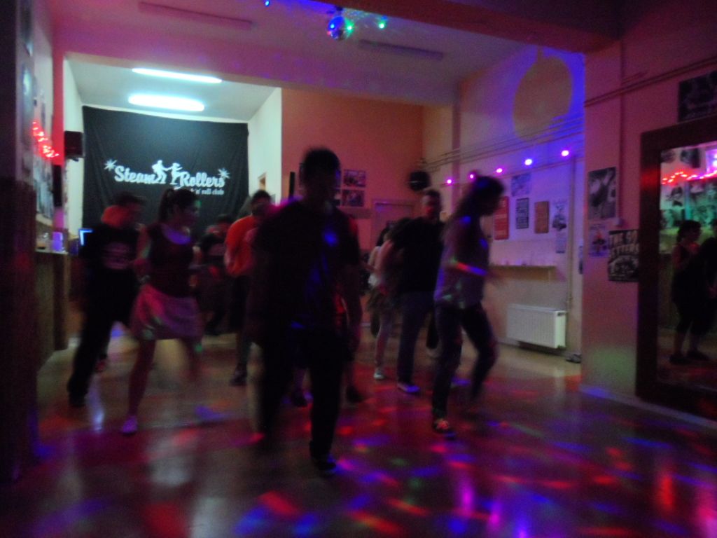 Και ένα stroll υπό φαντασμαγορικά χρώματα για τους Steamrollers.