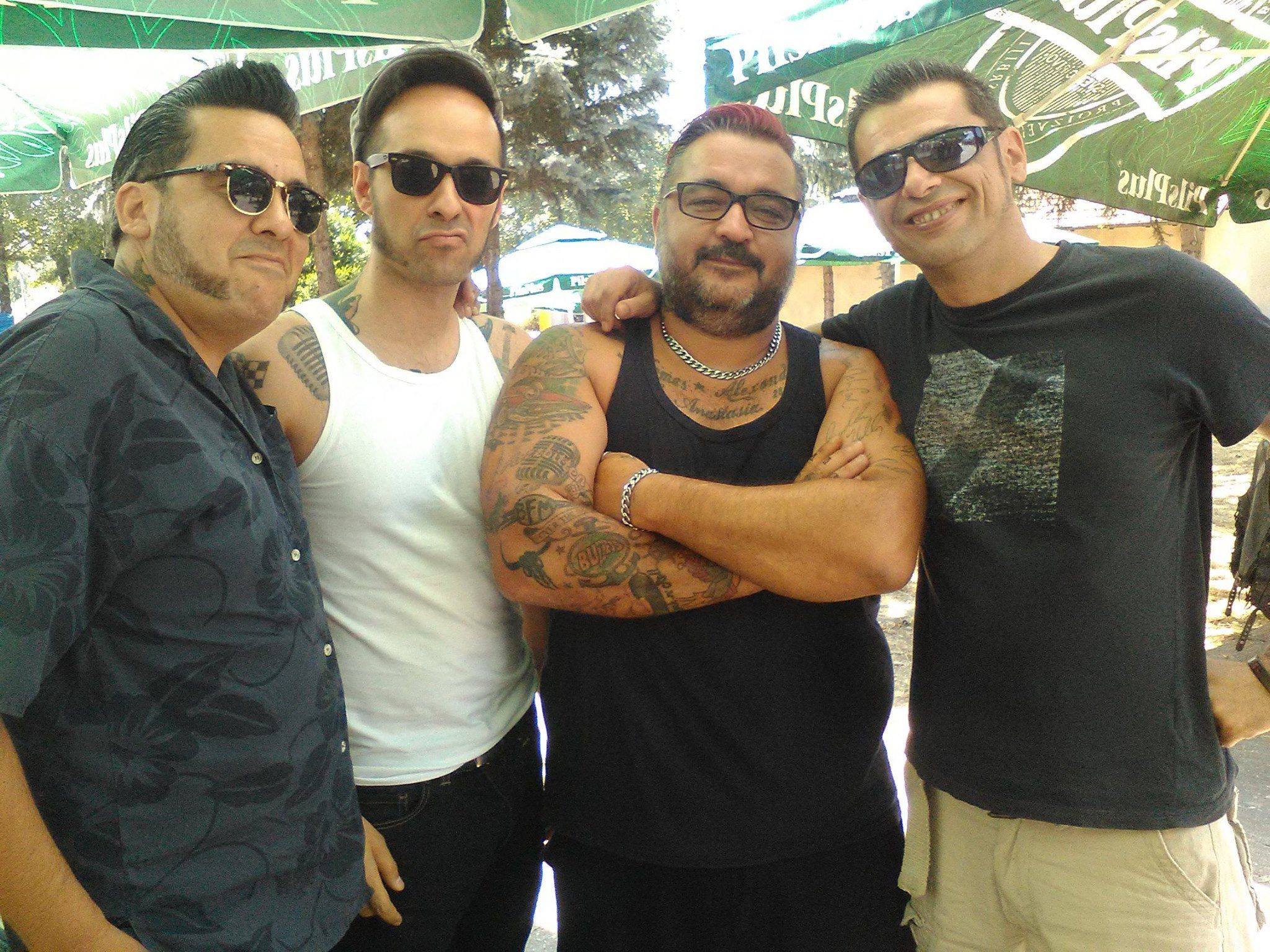 Οι The Bullets είναι (από αριστερά) Shockin' Steve, Χάρης Γράνης, Κώστας Χαλκιάς, Βασίλης Καρκαβίτσας. Οι The Bullets είναι (από αριστερά) Shockin' Steve, Χάρης Γράνης, Κώστας Χαλκιάς, Βασίλης Καρκαβίτσας.